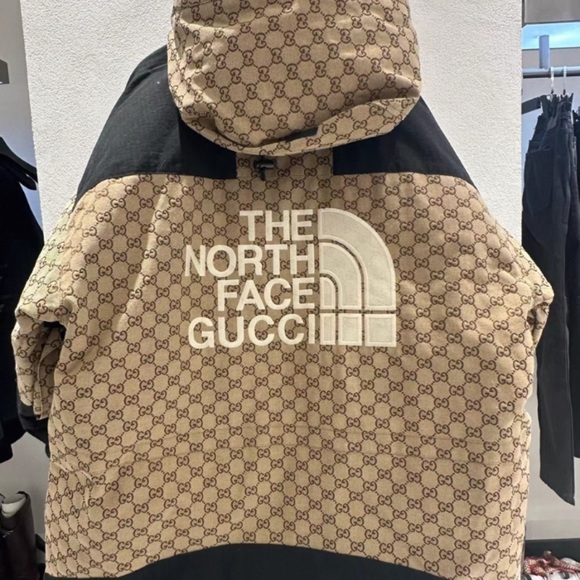 The North Face Beige and Black Logo Puffer Jacket - Picture 5 of 6